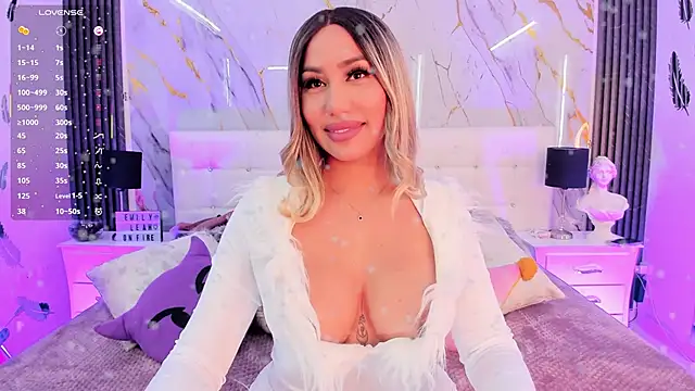 EmilyLeah  online show from January 12, 4:25 pm