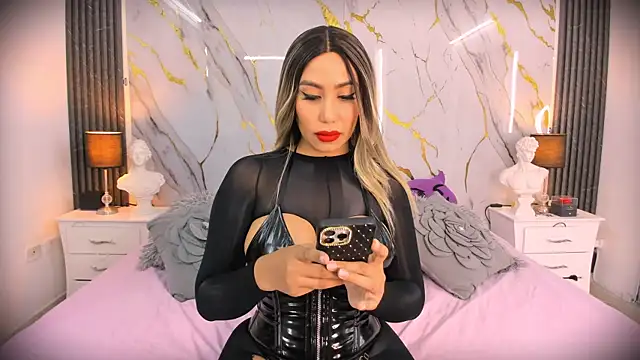 EmilyLeah  online show from March 1, 8:32 pm