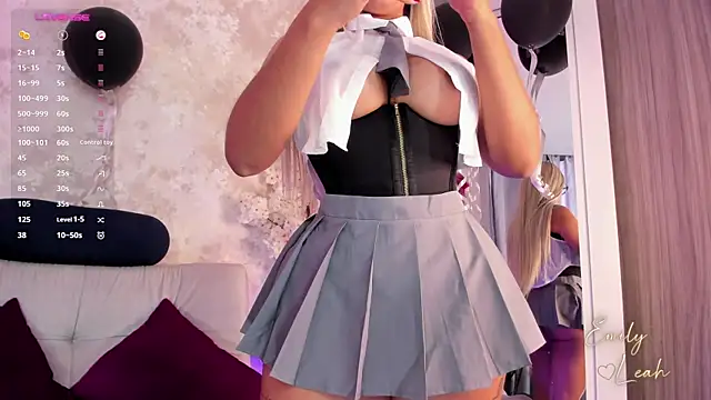 EmilyLeah  online show from April 15, 12:42 pm