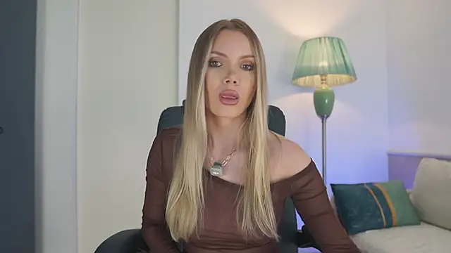 Snapshot of Yvonna_One chatting on June 26, 2:01 pm Yvonna One online show from June 26, 2:01 pm