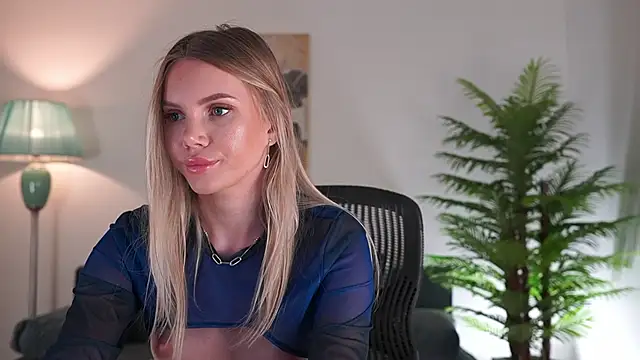 Snapshot of Yvonna_One chatting on November 29, 3:12 pm Yvonna One online show from November 29, 3:12 pm