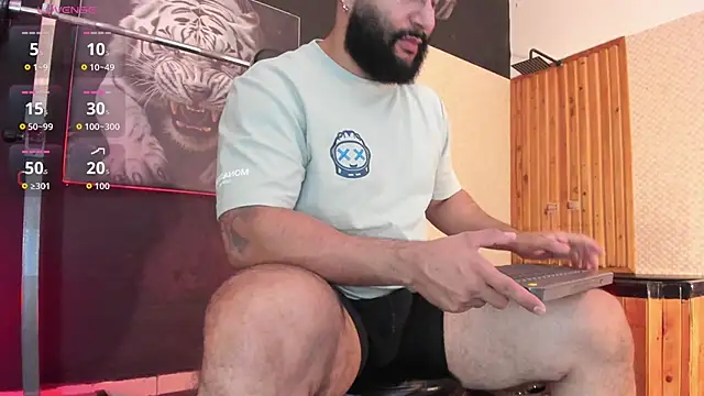 Luke  09 online show from May 9, 11:57 am