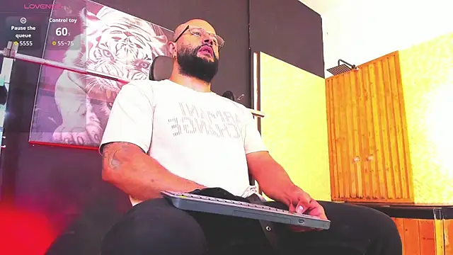 Luke  09 online show from November 30, 11:11 am