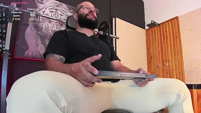 Luke  09 online show from April 24, 11:45 am