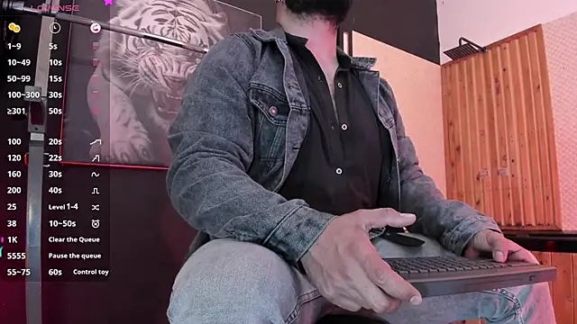 Luke  09 online show from March 13, 4:56 pm