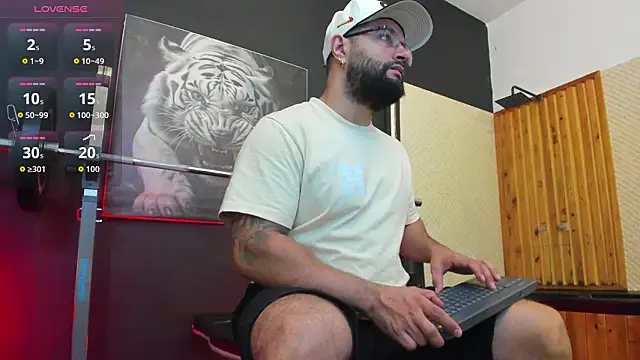 Luke  09 online show from February 1, 11:30 am