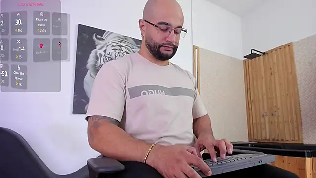 Luke  09 online show from September 9, 11:19 am