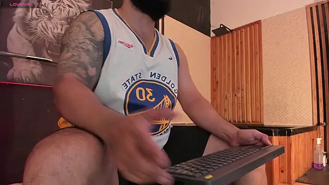 Snapshot of Luke__09 chatting on June 15, 11:43 am Luke 09 online show from June 15, 11:43 am
