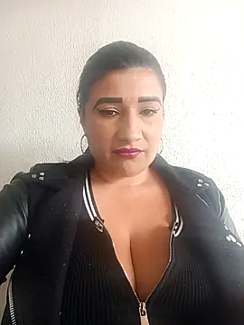 Hannahcandyy online show from April 15, 6:56 pm