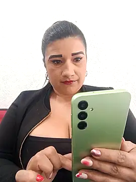 Hannahcandyy online show from April 22, 4:36 pm