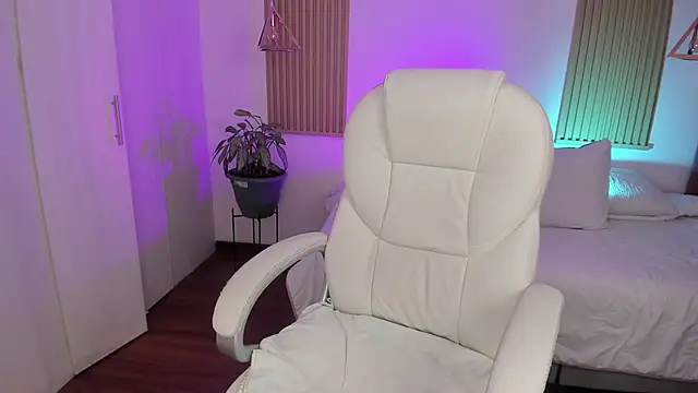 Kendall Bunnyy online show from November 11, 8:47 pm