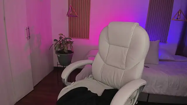 Kendall Bunnyy online show from November 27, 8:42 pm