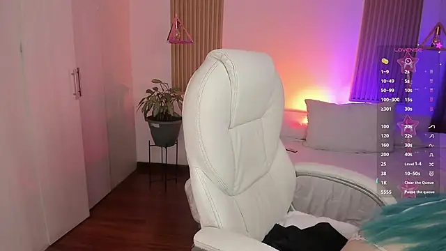 Kendall Bunnyy online show from November 14, 8:23 pm