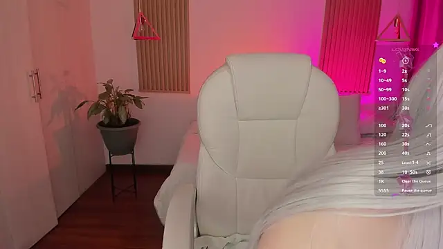 Kendall Bunnyy online show from October 17, 8:21 pm