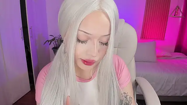 Kendall Bunnyy online show from December 14, 6:57 pm