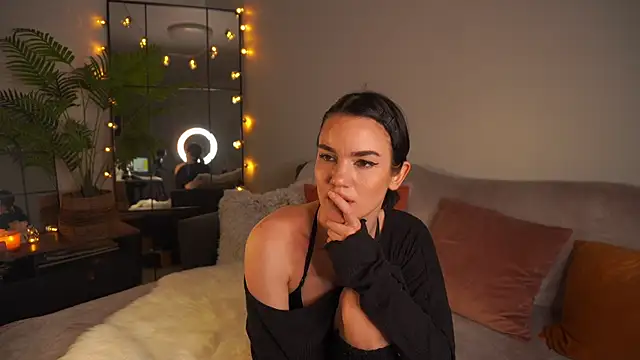 Snapshot of Heidi11 chatting on October 19, 7:49 pm Heidi11 online show from October 19, 7:49 pm