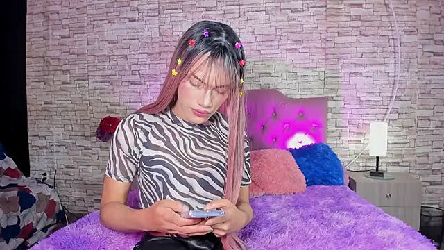 Snapshot of kitty_queen10 chatting on October 24, 3:05 am kitty queen10 online show from October 24, 3:05 am