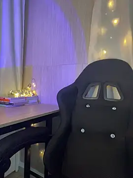 littlemelodi18 online show from January 13, 11:19 pm