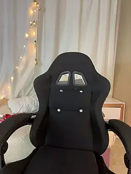 littlemelodi18 online show from February 21, 12:34 am