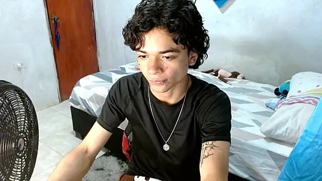 Snapshot of Lovebeng_ chatting on November 29, 12:55 am Lovebeng online show from November 29, 12:55 am