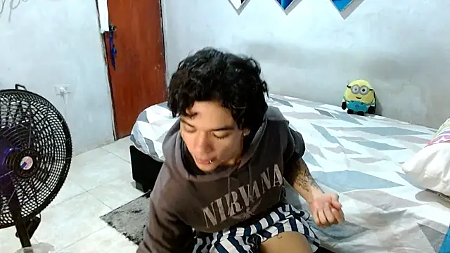 Snapshot of Lovebeng_ chatting on November 26, 12:54 am Lovebeng online show from November 26, 12:54 am