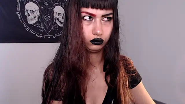 Snapshot of Little-Lucifer chatting on November 6, 8:24 pm Little-Lucifer online show from November 6, 8:24 pm