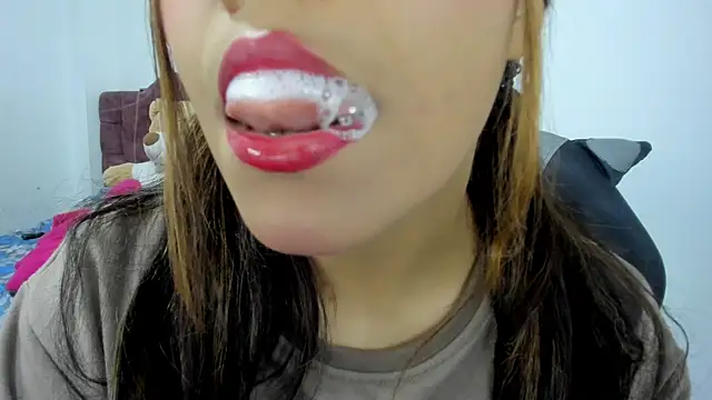 Snapshot of veky_saliva01 chatting on February 18, 2:27 pm veky saliva01 online show from February 18, 2:27 pm
