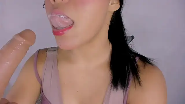 veky saliva01 online show from April 2, 12:01 pm