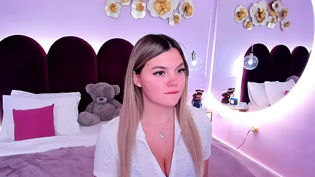 ZaraBloom online show from December 16, 3:27 pm