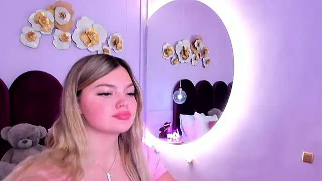 ZaraBloom online show from December 19, 4:16 am