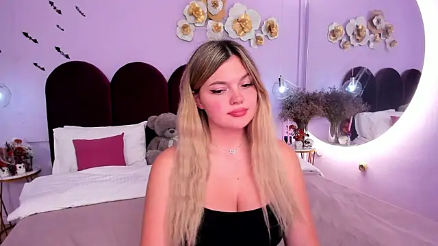 ZaraBloom online show from October 24, 3:49 am