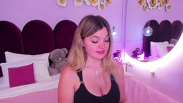 ZaraBloom online show from February 6, 3:24 am