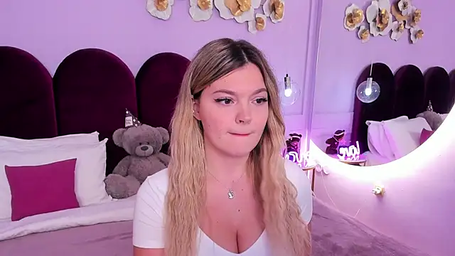 ZaraBloom online show from December 5, 3:32 pm