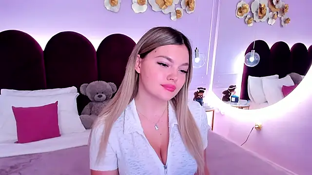 ZaraBloom online show from December 16, 3:11 am