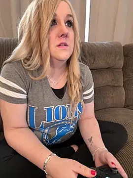 Snapshot of PuckBunny17 chatting on October 9, 9:37 pm PuckBunny17 online show from October 9, 9:37 pm