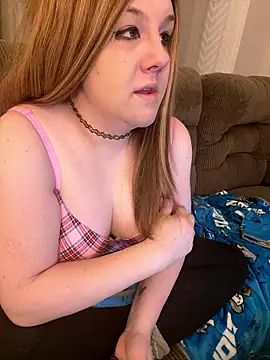 Snapshot of PuckBunny17 chatting on January 7, 1:43 am PuckBunny17 online show from January 7, 1:43 am