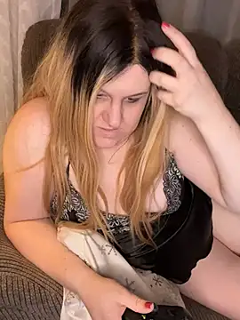 Snapshot of PuckBunny17 chatting on February 15, 10:22 am PuckBunny17 online show from February 15, 10:22 am