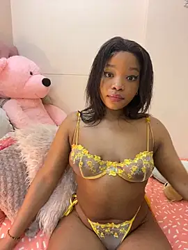 Snapshot of ItsLeyaa chatting on February 15, 9:06 pm ItsLeyaa online show from February 15, 9:06 pm