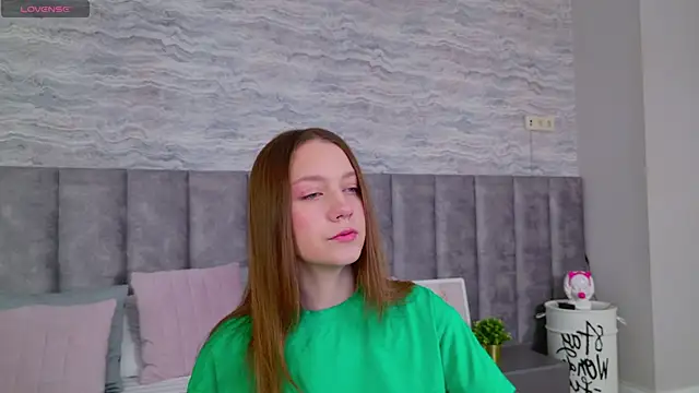 Snapshot of AliceBrayan chatting on March 21, 5:11 am AliceBrayan online show from March 21, 5:11 am