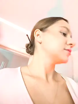 Snapshot of AliceBrayan chatting on October 6, 5:08 am AliceBrayan online show from October 6, 5:08 am