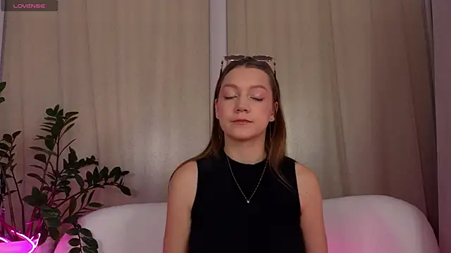 Snapshot of AliceBrayan chatting on March 17, 5:12 am AliceBrayan online show from March 17, 5:12 am