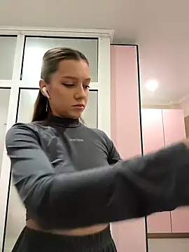 Snapshot of AliceBrayan chatting on December 17, 5:07 pm AliceBrayan online show from December 17, 5:07 pm