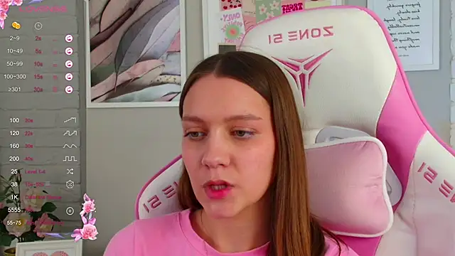 Snapshot of AliceBrayan chatting on March 6, 3:35 pm AliceBrayan online show from March 6, 3:35 pm