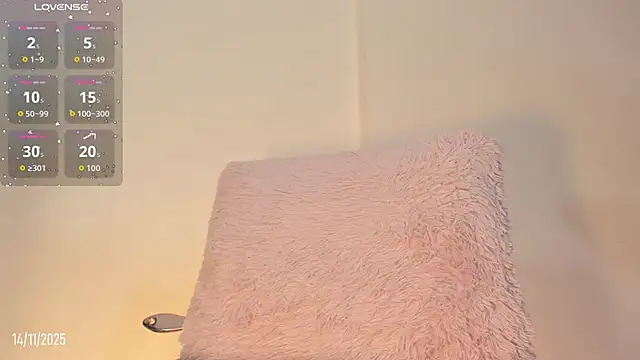 Snapshot of Sofia_Burbano chatting on November 14, 8:56 pm Sofia Burbano online show from November 14, 8:56 pm