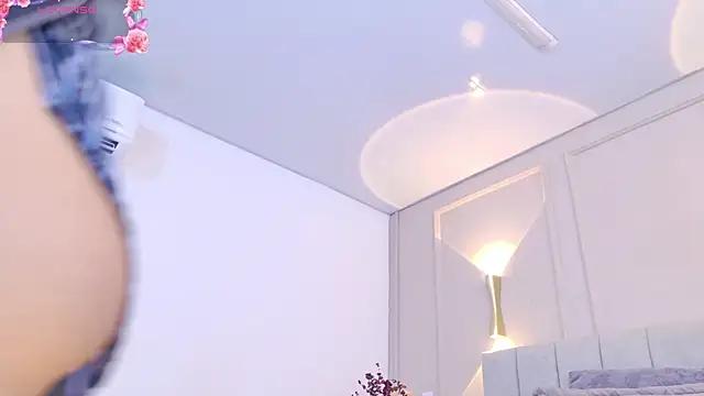 Snapshot of april_rousse chatting on October 21, 12:15 pm april rousse online show from October 21, 12:15 pm