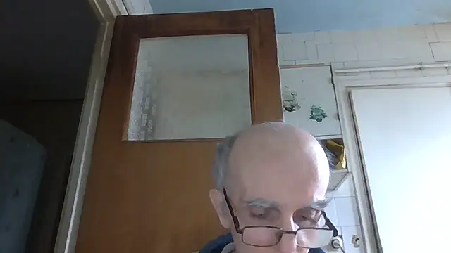 Snapshot of mariusica1@xh chatting on February 16, 2:27 pm mariusica1xh online show from February 16, 2:27 pm