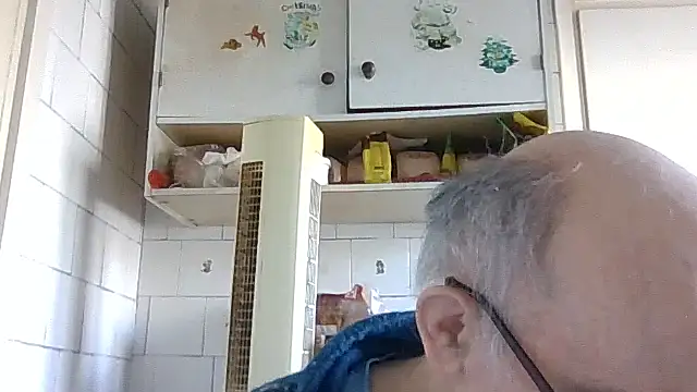 Snapshot of mariusica1@xh chatting on February 22, 1:35 pm mariusica1xh online show from February 22, 1:35 pm