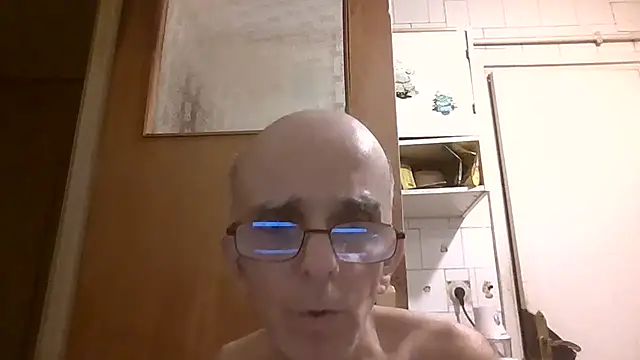 Snapshot of mariusica1@xh chatting on July 16, 6:27 pm mariusica1xh online show from July 16, 6:27 pm