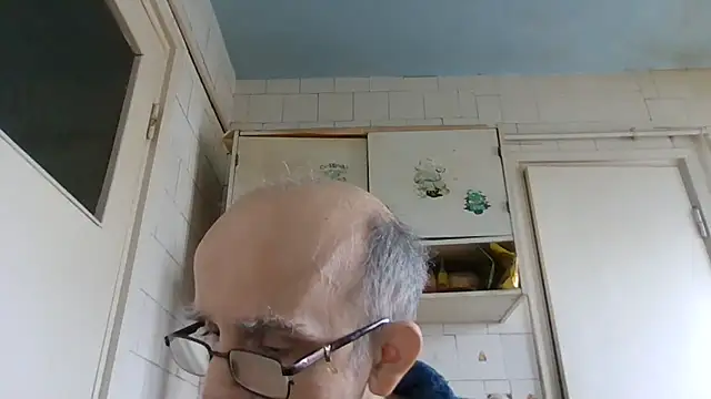 Snapshot of mariusica1@xh chatting on February 11, 11:54 am mariusica1xh online show from February 11, 11:54 am