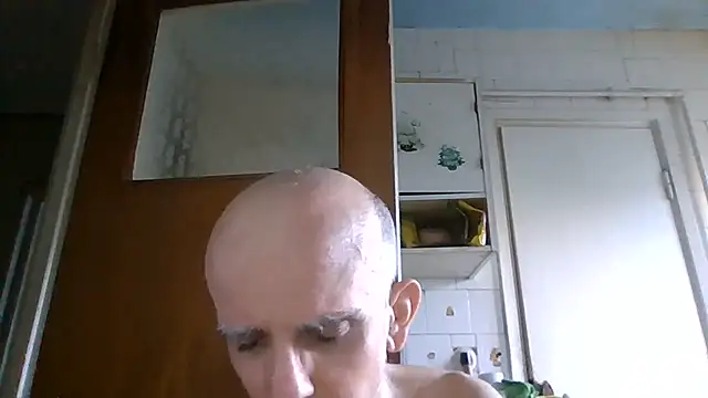Snapshot of mariusica1@xh chatting on June 19, 4:46 pm mariusica1xh online show from June 19, 4:46 pm